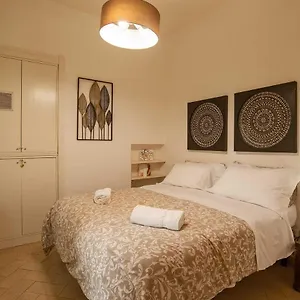 Apartment Casa Medici Riccardi - 50mt Da Piazza Duomo, Florence